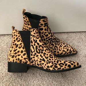STEVE MADDEN Leopard print booties *NEVER WORN*